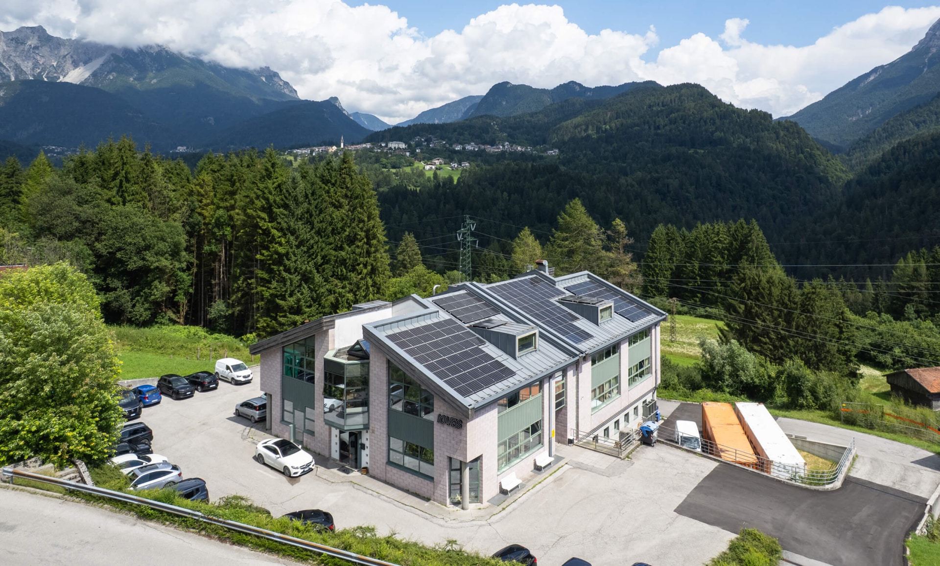 Three generations of Italian eyewear craftsmanship in Lozzo di Cadore